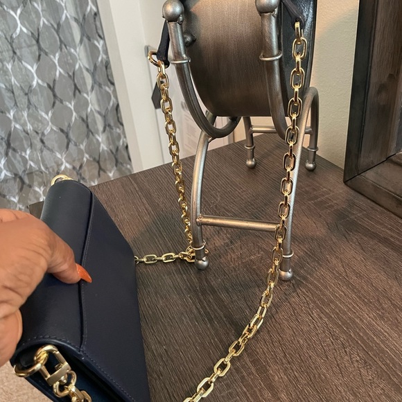 Tory Burch hand bag , so cute and in new condition. I used it only once. - Picture 6 of 8